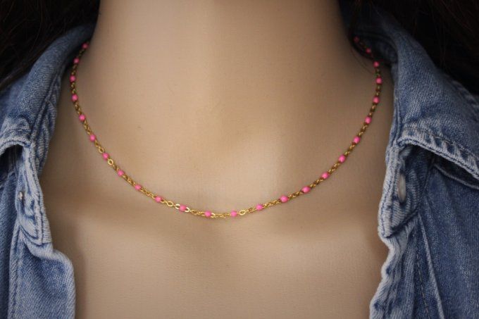 Collier acier inoxydable doré petites perles de couleur en résine