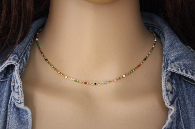 Collier acier inoxydable doré petites perles de couleur en résine