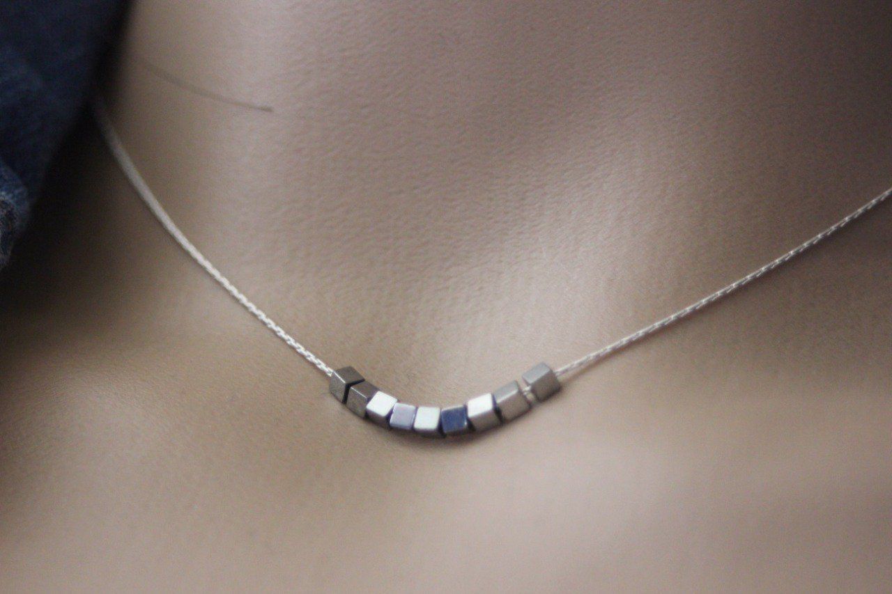 Collier argent massif petits cubes en hématite argentée 2mm ...