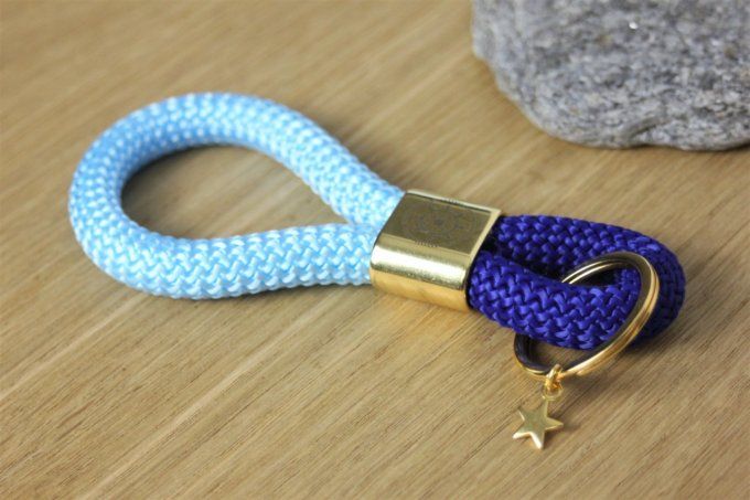 Porte clé XL bleu ciel et bleu marine, doré à l'or fin