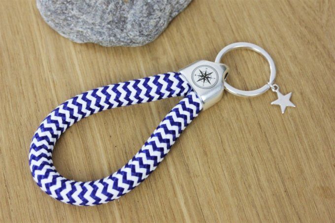 Porte clé XL en corde de voile bleu marine et blanc et métal plaqué argent
