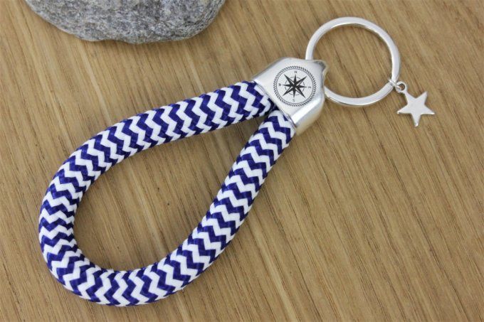 Porte clé XL en corde de voile bleu marine et blanc et métal plaqué argent