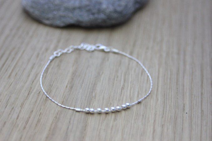 Bracelet minimaliste en argent massif avec perles