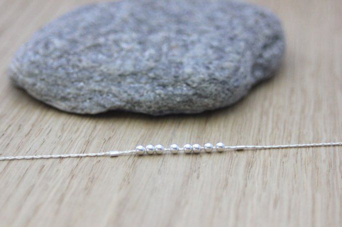 Bracelet minimaliste en argent massif avec perles