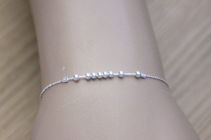 Bracelet minimaliste en argent massif avec perles