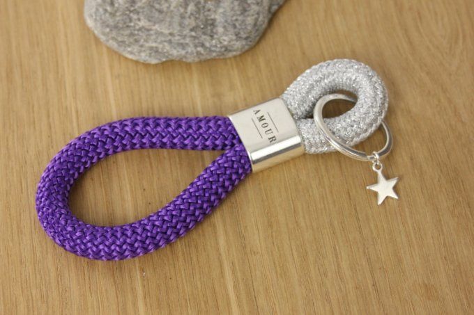Porte clé XL argenté, violet et métal plaqué argent