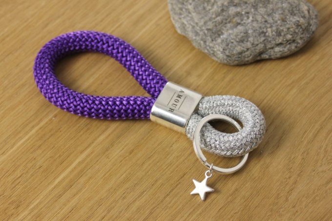 Porte clé XL argenté, violet et métal plaqué argent