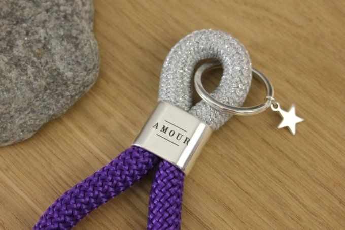 Porte clé XL argenté, violet et métal plaqué argent