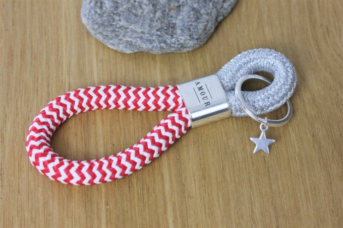 Porte clé XL argenté, blanc et rouge et métal plaqué argent