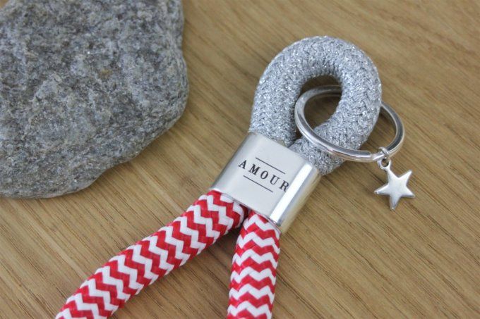 Porte clé XL argenté, blanc et rouge et métal plaqué argent