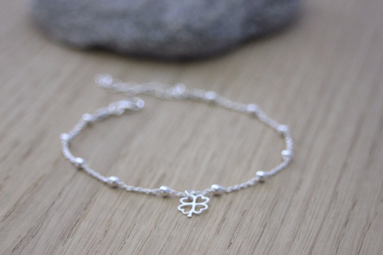 Bracelet argent trèfle à 4 feuilles ajouré et perlé de 15 mm