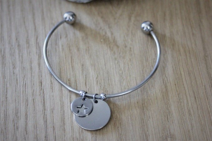 Bracelet jonc en acier inoxydable breloque médailles à graver et étoile 