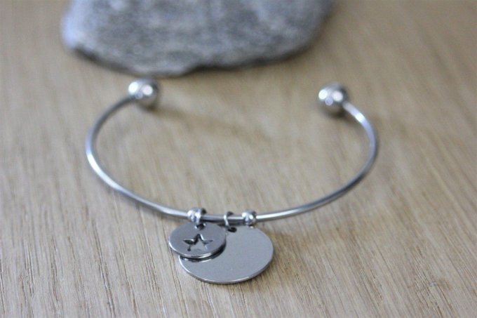 Bracelet jonc en acier inoxydable breloque médailles à graver et étoile 
