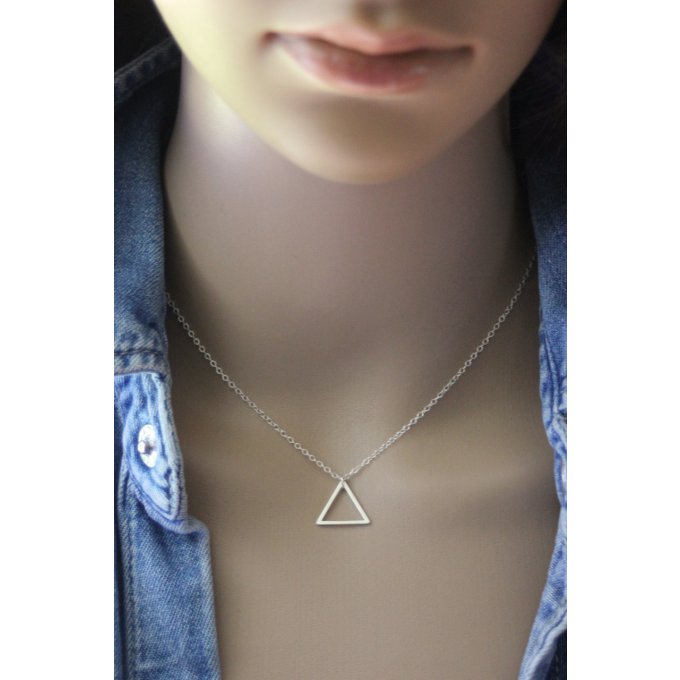 collier fin pendentif triangle