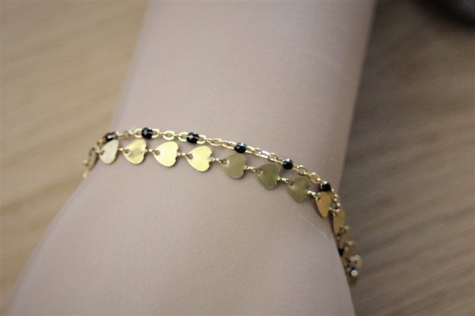 Bracelet multirangs acier doré chaine coeurs et perles noires