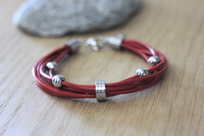 Bracelet cuir rouge et perles acier inoxydable