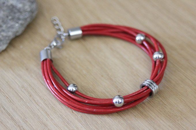 Bracelet cuir rouge et perles acier inoxydable