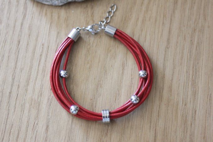 Bracelet cuir rouge et perles acier inoxydable