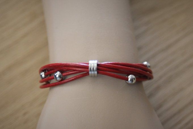 Bracelet cuir rouge et perles acier inoxydable
