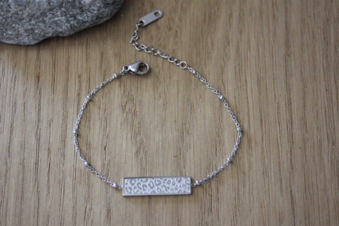 Bracelet acier inoxydable plaque motif léopard au recto, à graver au verso