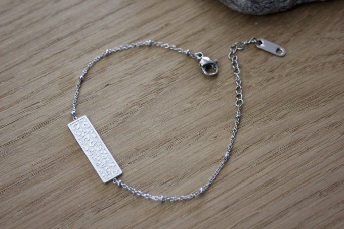 Bracelet acier inoxydable chaine perlée et plaque motif léopard