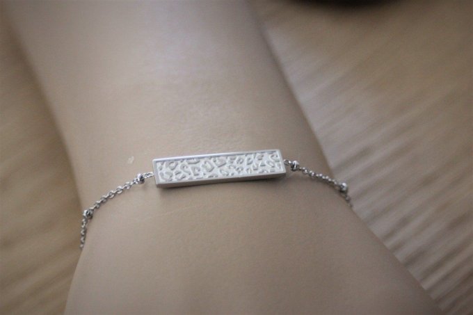 Bracelet acier inoxydable plaque motif léopard au recto, à graver au verso