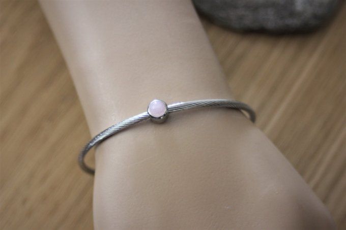 Bracelet jonc en acier inoxydable et quartz rose