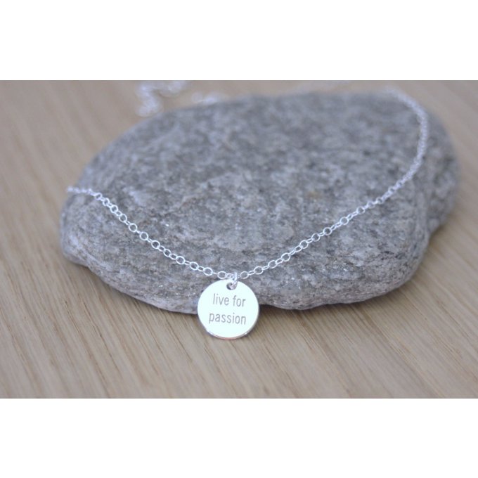 Collier argent médaille ronde gravée ~ Live for passion ~