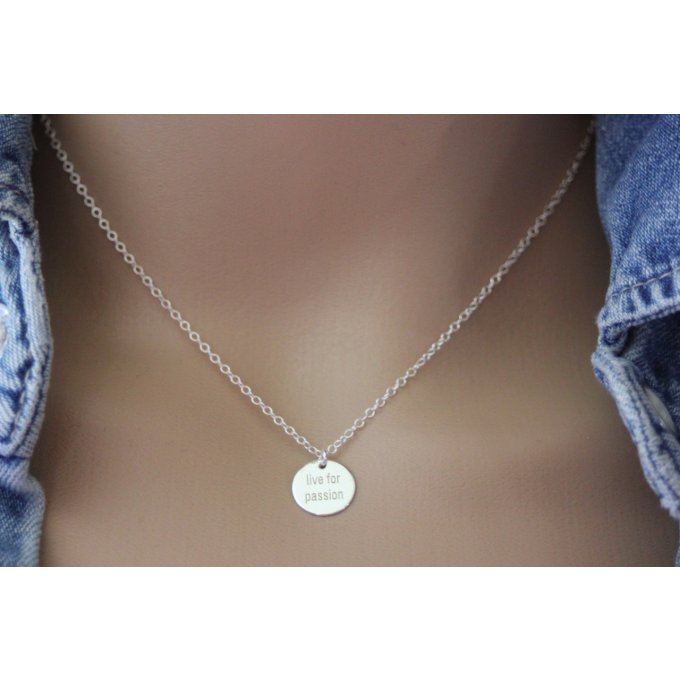 Collier argent médaille ronde gravée ~ Live for passion ~