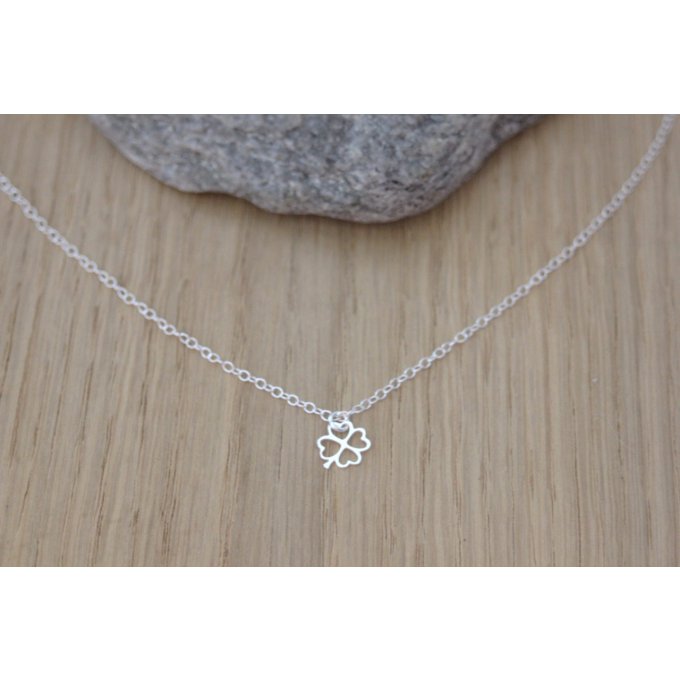 Collier argent massif pendentif trèfle à 4 feuilles