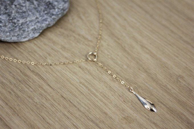 Collier cravate en or Gold Filled pendentif anneau et goutte