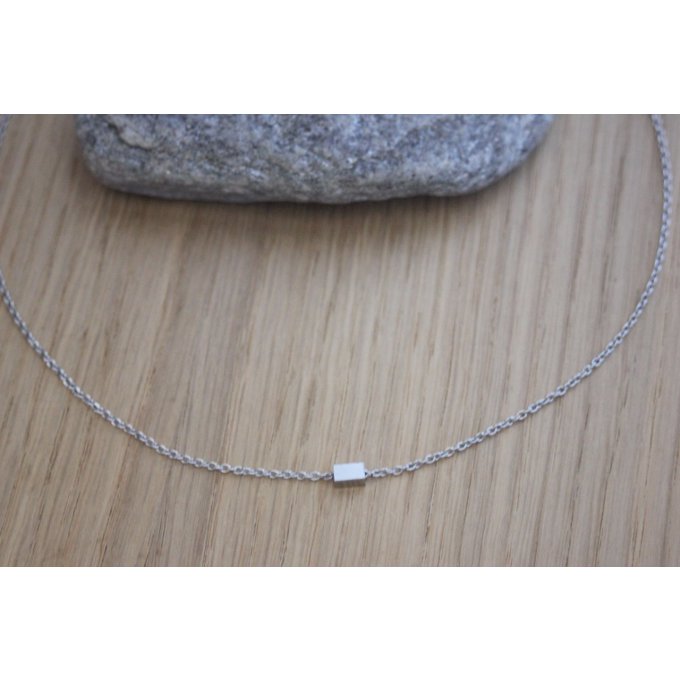 Collier acier inoxydable avec perle tube carrée