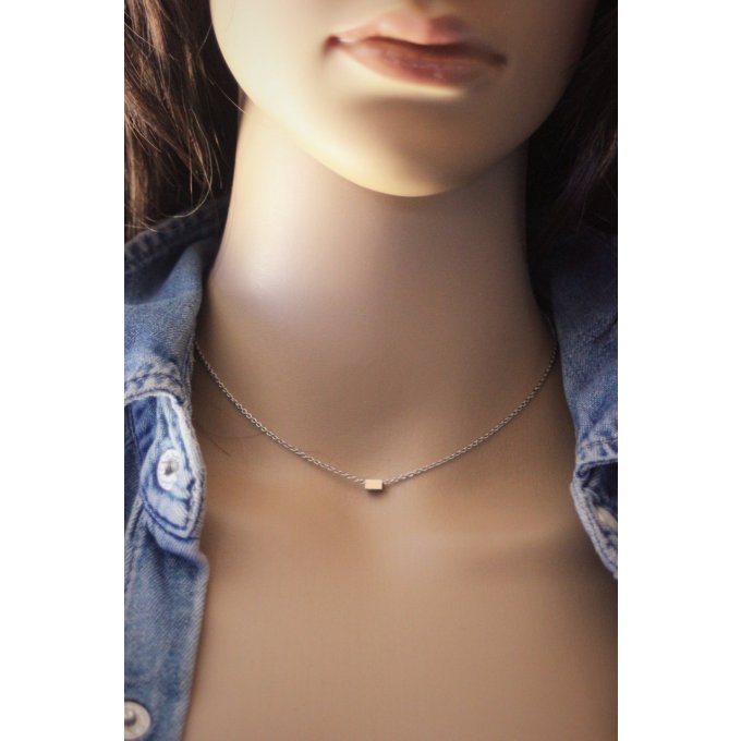 Collier acier inoxydable avec perle tube carrée