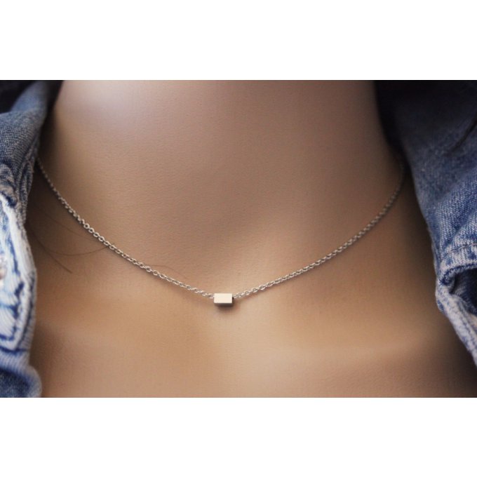 Collier acier inoxydable avec perle tube carrée