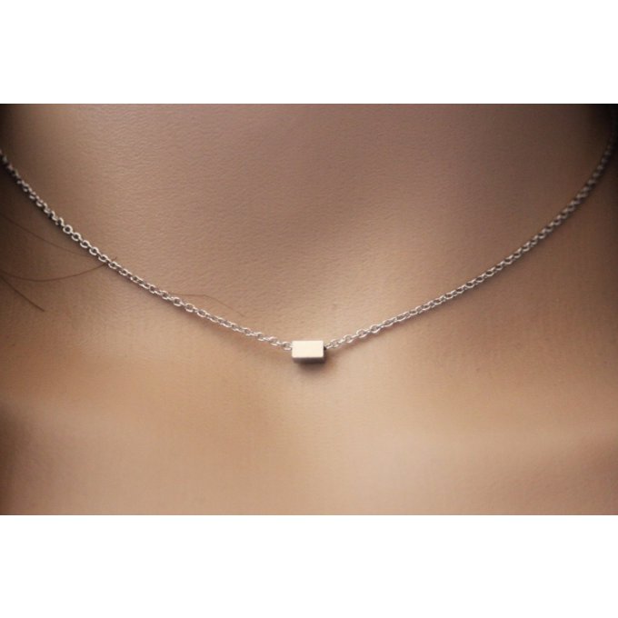 Collier acier inoxydable avec perle tube carrée