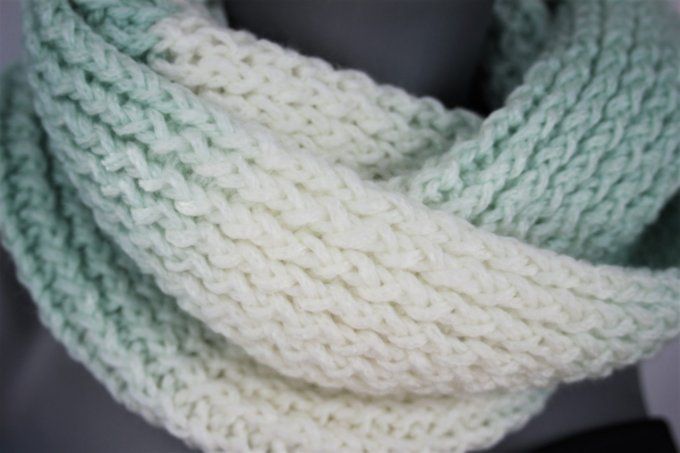 Echarpe Snood laine blanc et vert pastel