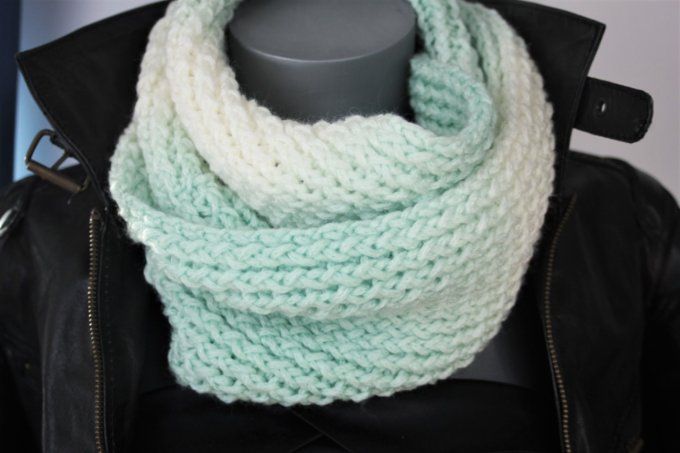 Echarpe Snood laine blanc et vert pastel