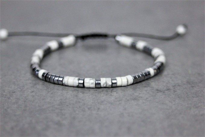 Bracelet perles heishi en howlite blanche et hématite argentée