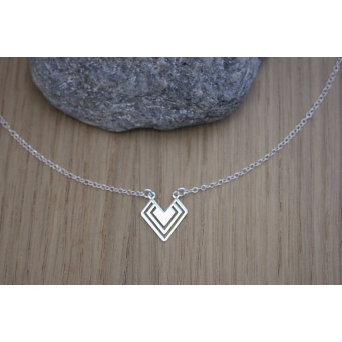 collier fin pendentif ethnique