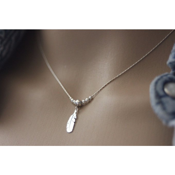 Collier argent massif pendentif perles et plume