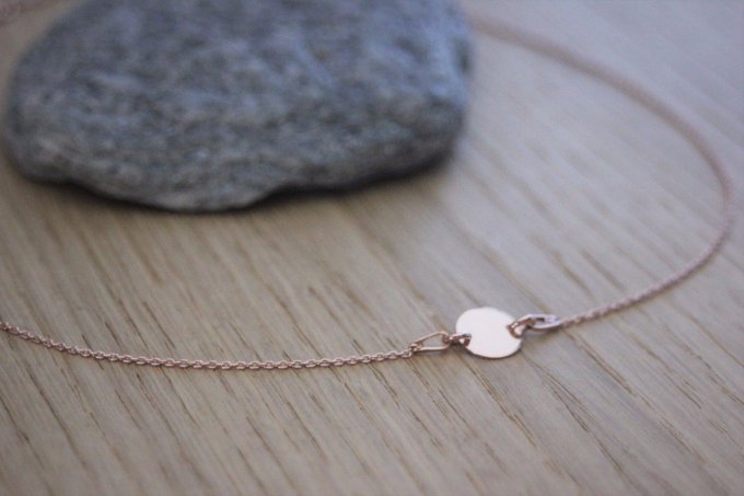 Collier ras de cou or rose avec médaille ronde à graver
