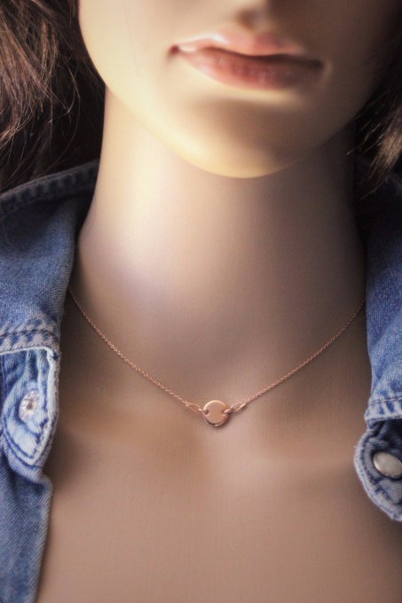Collier ras de cou or rose avec médaille ronde à graver
