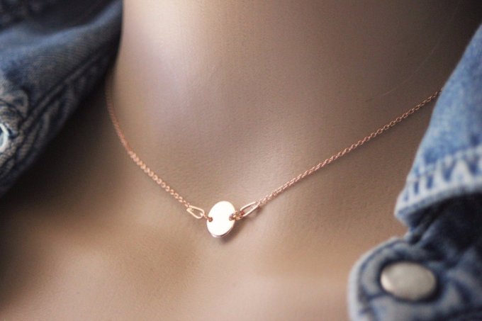 Collier ras de cou or rose avec médaille ronde à graver