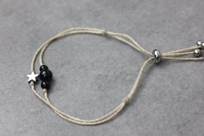 Bracelet cordon perles en onyx noir, étoile hématite et perles acier