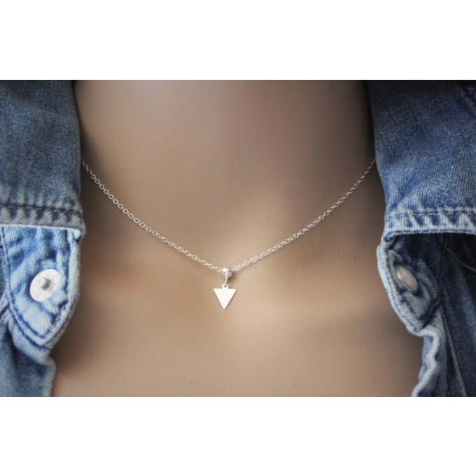 Collier argent massif petite médaille triangle