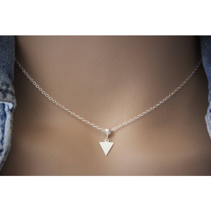 Collier argent massif petite médaille triangle