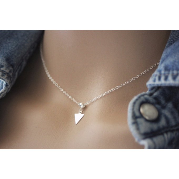 Collier argent massif petite médaille triangle