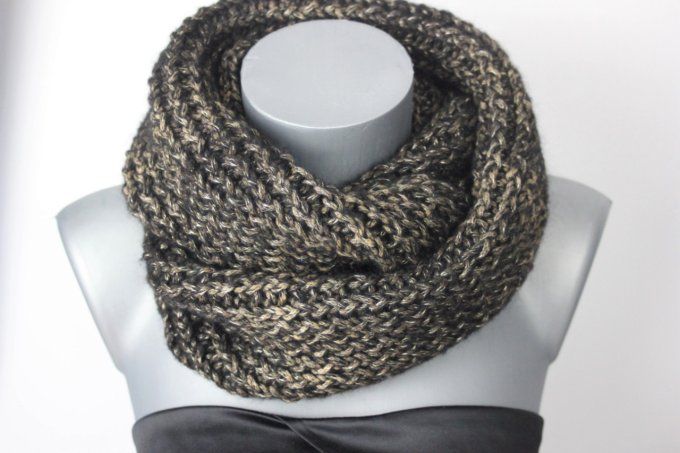 Snood - écharpe en laine de couleur noir, marron et doré