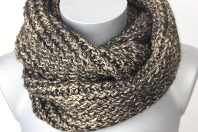 Snood - écharpe en laine de couleur noir, marron et doré