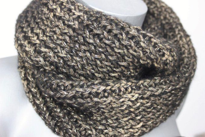 Snood - écharpe en laine de couleur noir, marron et doré